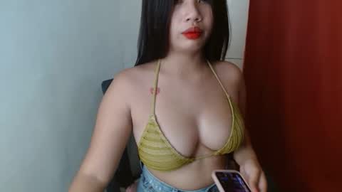 Snapshot of loving_ellah19 chatting on October 2, 10:00 am loving_ellah19 online show from October 2, 10:00 am