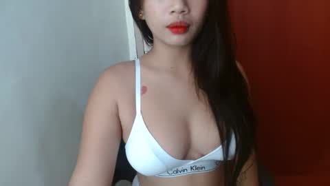 Snapshot of loving_ellah19 chatting on October 20, 2:06 pm loving_ellah19 online show from October 20, 2:06 pm