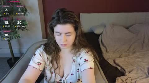 Snapshot of lovvingwhisperr chatting on June 22, 1:18 am Erika online show from June 22, 1:18 am