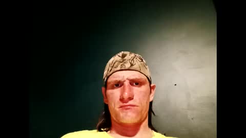 Snapshot of lowcard2389 chatting on February 23, 3:24 am lowcard2389 online show from February 23, 3:24 am