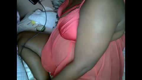 Snapshot of lowenyangvalentine chatting on November 25, 2:44 am lowenyangvalentine online show from November 25, 2:44 am