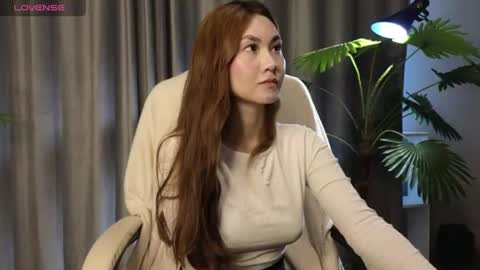 lowkeywild_ online show from July 6, 4:20 am