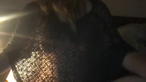 Snapshot of lozivelle chatting on November 23, 10:26 am lozivelle online show from November 23, 10:26 am