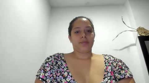 Snapshot of lu_sugar chatting on April 28, 3:44 am Lucy online show from April 28, 3:44 am
