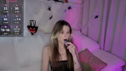 Snapshot of lua__19 chatting on November 1, 8:33 pm Lua online show from November 1, 8:33 pm