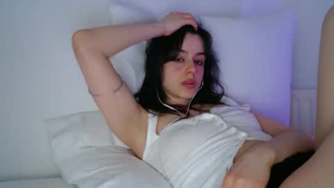 Snapshot of luana789 chatting on February 24, 10:41 pm luana online show from February 24, 10:41 pm