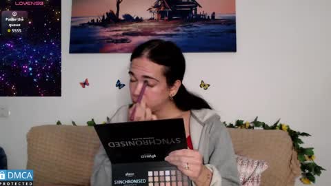 luara_ online show from April 7, 6:58 am