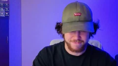 Snapshot of luca_syn chatting on December 2, 6:47 pm Luca S online show from December 2, 6:47 pm