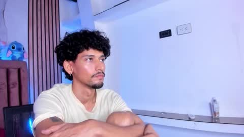 Snapshot of luca_wollf chatting on December 1, 2:55 pm Luca online show from December 1, 2:55 pm