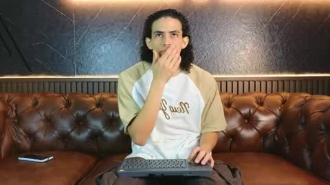 lucaalessi online show from April 16, 1:56 pm