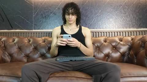 lucaalessi online show from April 17, 1:36 pm