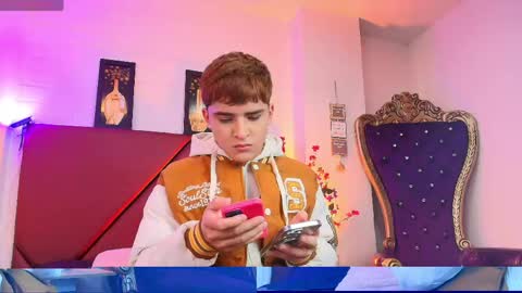 Snapshot of lucas_lovee chatting on April 19, 1:43 pm Lucas lovee online show from April 19, 1:43 pm