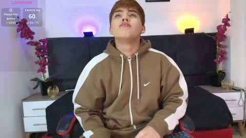 Snapshot of lucas_lovee chatting on June 1, 1:02 pm Lucas lovee online show from June 1, 1:02 pm