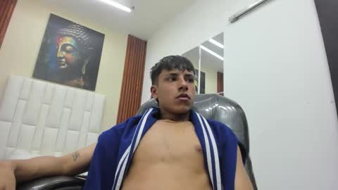 Snapshot of lucas_rivass chatting on December 20, 12:51 am LUCAS RIVAS online show from December 20, 12:51 am