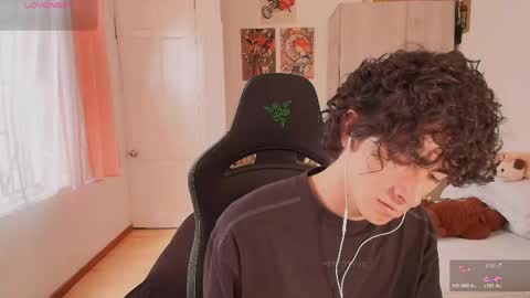 lucas_xo online show from May 19, 8:15 pm