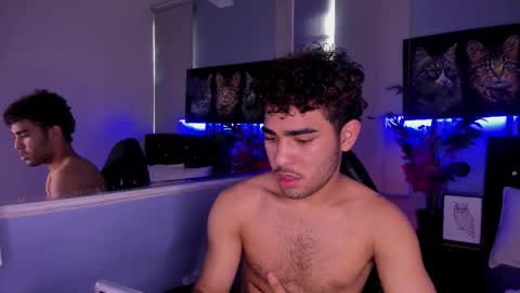 Snapshot of lucascarterr chatting on November 30, 4:11 pm lucascarterr online show from November 30, 4:11 pm