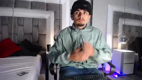 lucasthomson_ online show from June 17, 3:42 am