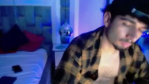 lucasthomson_ online show from June 18, 9:58 am