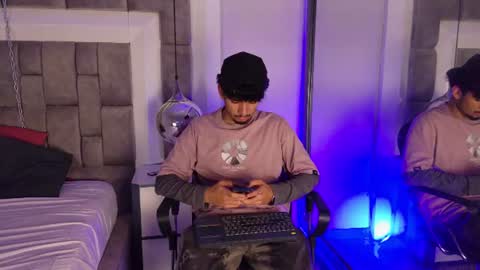 lucasthomson_ online show from June 24, 3:49 am