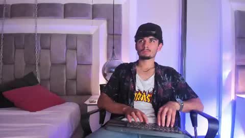 lucasthomson_ online show from June 28, 2:50 am