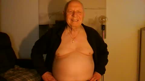 lucbottom031249 online show from April 15, 7:10 pm