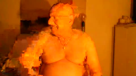 Snapshot of lucbottom031249 chatting on June 24, 3:05 am lucbottom031249 online show from June 24, 3:05 am