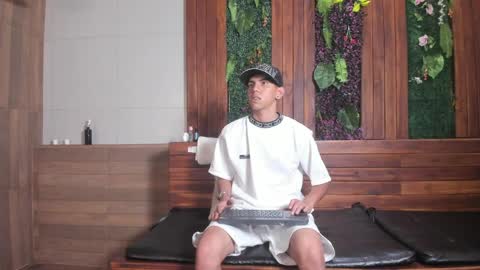 Lucca Moreti online show from April 11, 3:44 am