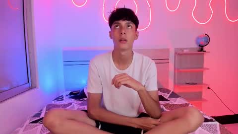 Snapshot of luccas_ferreira chatting on October 25, 7:08 pm Luccas Ferreira online show from October 25, 7:08 pm