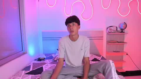 Snapshot of luccas_ferreira chatting on October 27, 7:18 pm Luccas Ferreira online show from October 27, 7:18 pm