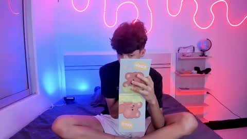 Snapshot of luccas_ferreira chatting on November 1, 7:16 pm Luccas Ferreira online show from November 1, 7:16 pm