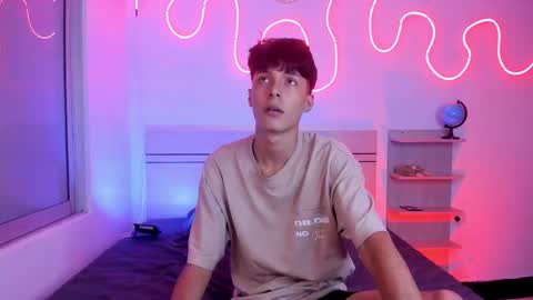 Snapshot of luccas_ferreira chatting on November 9, 7:01 pm Luccas Ferreira online show from November 9, 7:01 pm