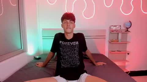 Snapshot of luccas_ferreira chatting on November 12, 7:24 pm Luccas Ferreira online show from November 12, 7:24 pm