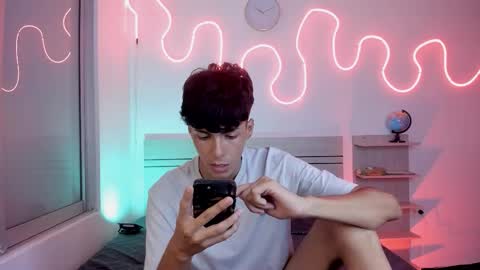 Snapshot of luccas_ferreira chatting on November 14, 7:34 pm Luccas Ferreira online show from November 14, 7:34 pm