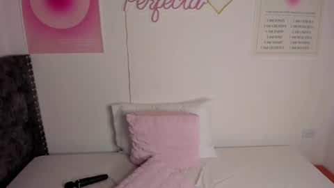 Snapshot of lucero_evanss chatting on January 30, 10:19 pm Lucero online show from January 30, 10:19 pm