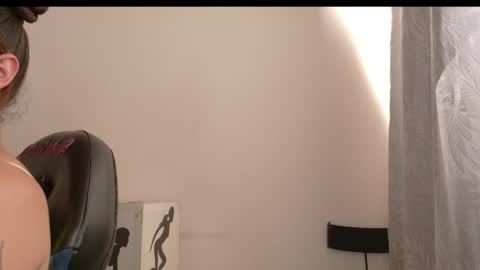 lucia_evans21 online show from April 13, 8:47 pm