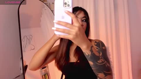 Snapshot of lucia_lee_ chatting on January 21, 6:34 pm Lucia online show from January 21, 6:34 pm