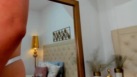 lucia_lorenz online show from April 10, 11:26 am