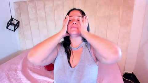 Lucia Vonne online show from September 16, 2:40 pm