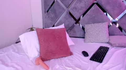 Snapshot of luciagray chatting on May 26, 11:34 pm Lucia Gray online show from May 26, 11:34 pm