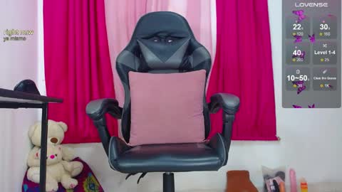 Snapshot of luciana0326 chatting on May 13, 1:58 am luciana0326 online show from May 13, 1:58 am