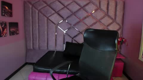 Luciana Evans online show from April 2, 12:36 pm