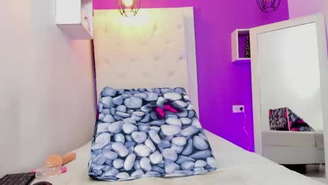 Luciana online show from April 14, 2:23 pm