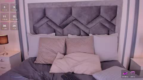    online show from November 12, 8:08 pm