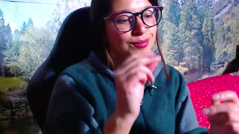 Snapshot of lucianahalen chatting on November 5, 4:01 am Lucy online show from November 5, 4:01 am