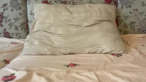 Mysterious Girl online show from November 1, 7:21 am