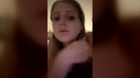 Snapshot of lucianamol chatting on July 24, 10:19 pm lucianamol online show from July 24, 10:19 pm