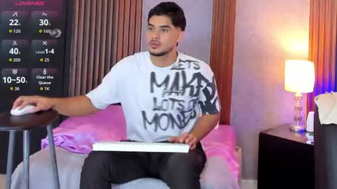 Snapshot of luciano_vitale_ chatting on June 29, 12:38 pm Luciano online show from June 29, 12:38 pm