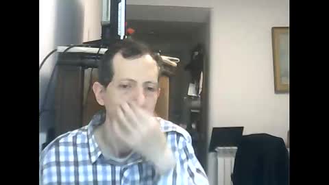 Snapshot of lucianoaxel chatting on November 26, 2:45 am Luciano online show from November 26, 2:45 am