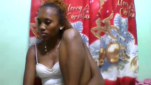 Snapshot of lucie196645 chatting on June 3, 7:19 pm lucie196645 online show from June 3, 7:19 pm
