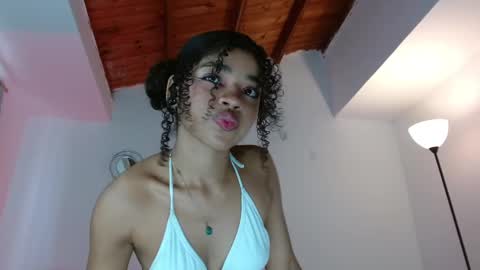 Snapshot of lucie_petite chatting on January 14, 8:15 pm Lucie - online show from January 14, 8:15 pm